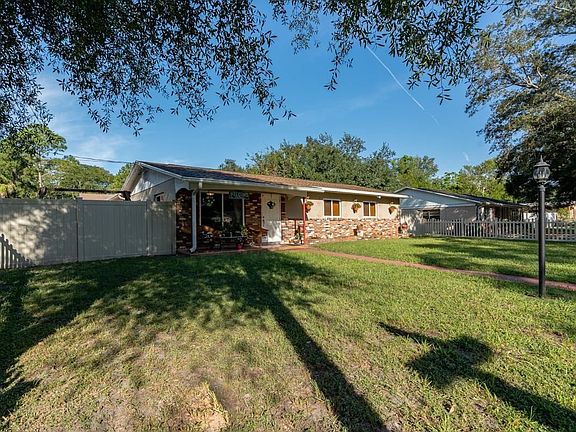 3rd image of 10702 N Seminole Ave