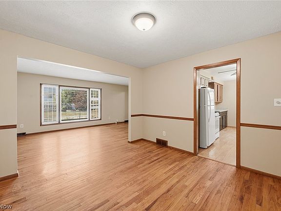 5th image of 1819 Oakmount Rd