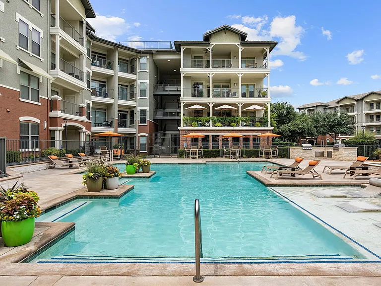 Olympus Las Colinas — Photo 48