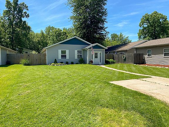 3rd image of 12951 Sweetland Dr