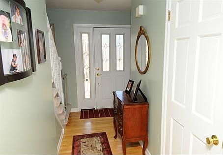 100 Mtn View entry and hallway