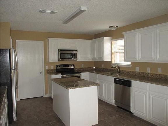 3rd image of 1623 Merritt Dr