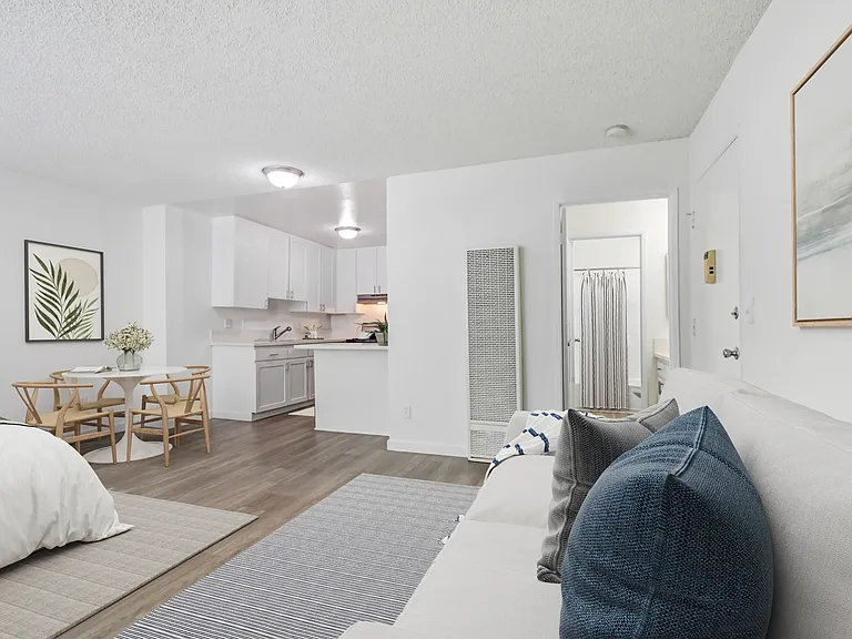 Country Club Apartments — Photo 2