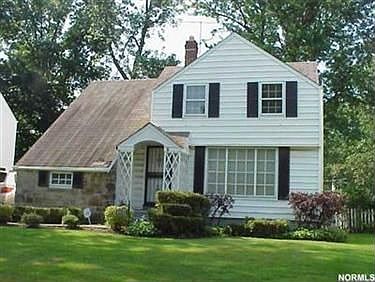 2nd image of 19512 Lanbury Ave