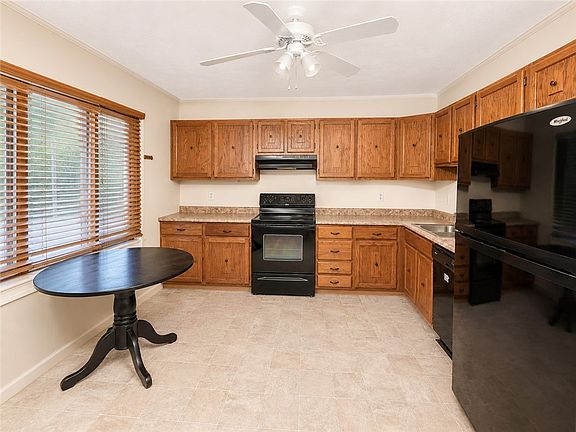 2nd image of 169 London Towne Dr