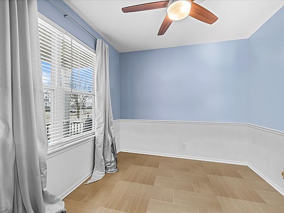 4th image of 2930 Camden Dr