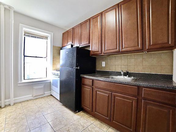 2nd image of 67 Stuyvesant Ave #211