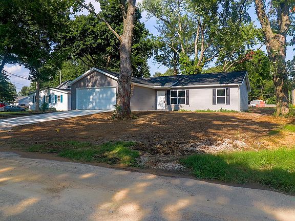 3rd image of 717 N Alvord Blvd