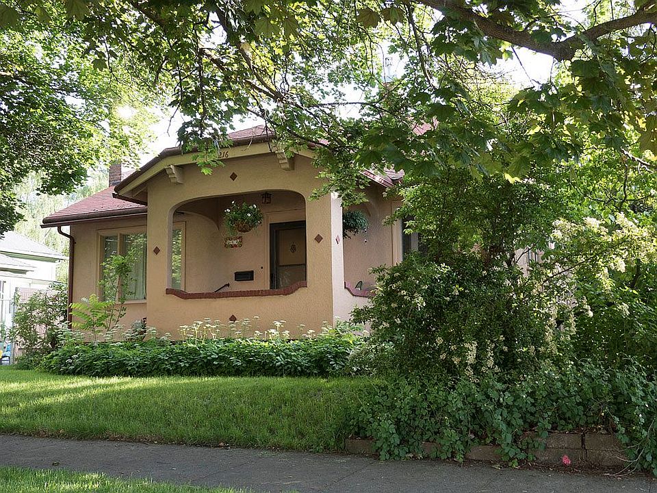 1st image of 216 S Park St