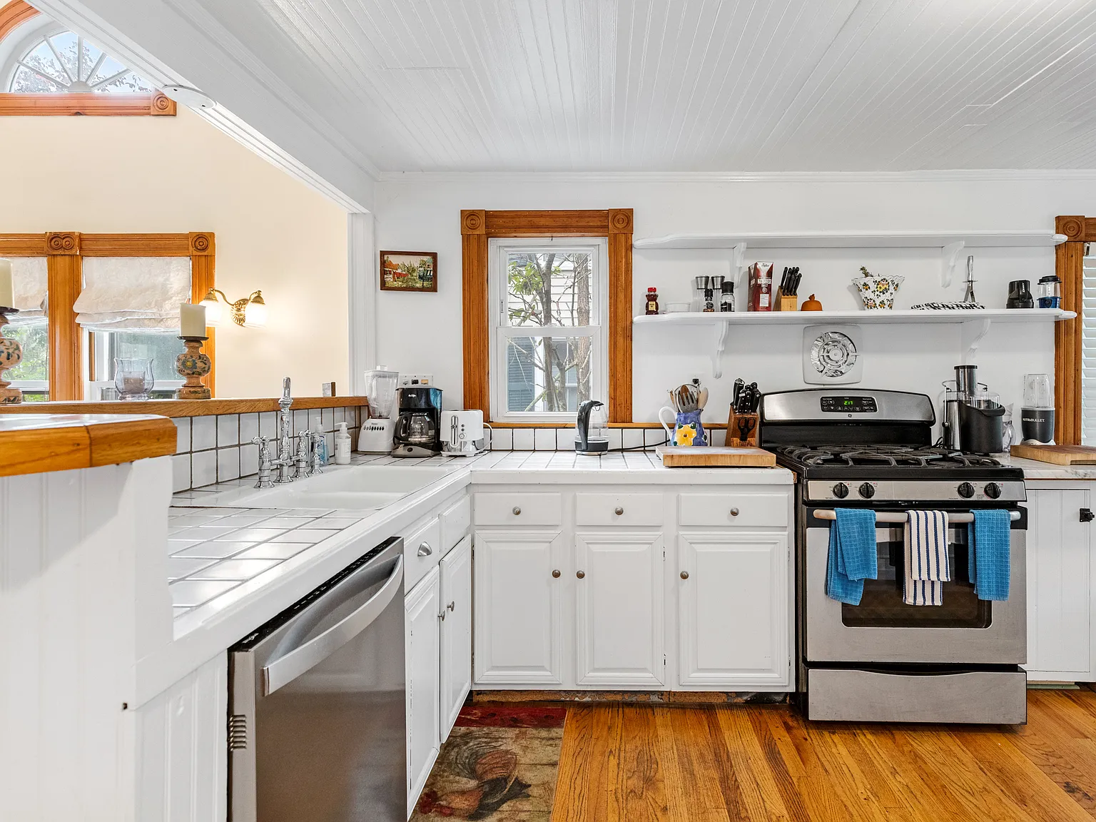 Storybook Cottage in Sag Harbor Village — Photo 4