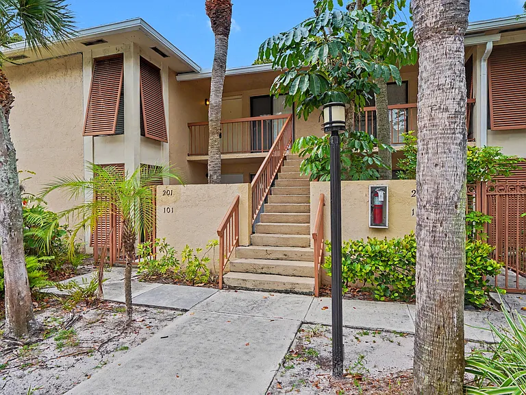 3939 NE 5th Ave #A201 — Photo 36