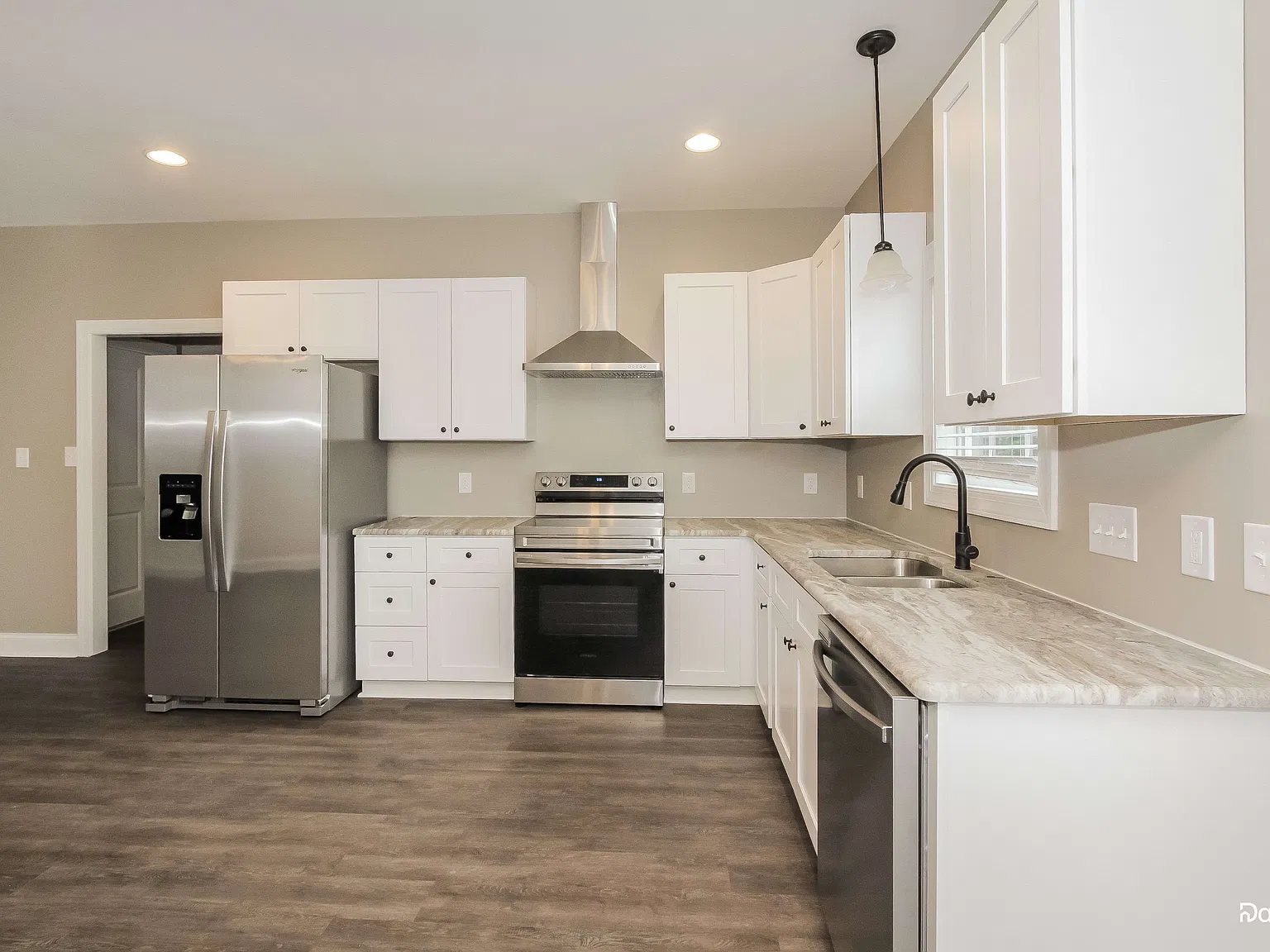 3 bed, 2.0 bath, 1311 sqft, $1,875 — Photo 4