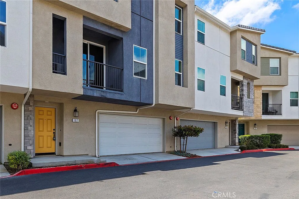 3 bed, 2.5 bath, 1455 sqft, $3,995 — Photo 4