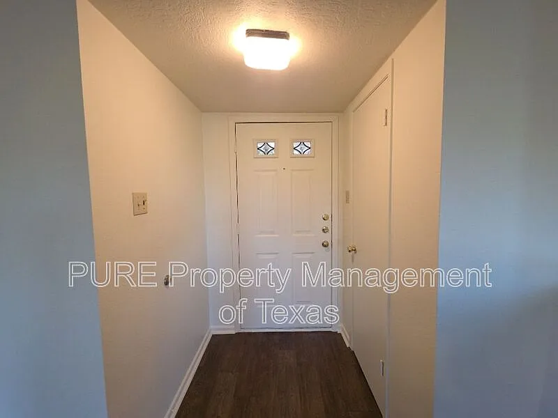 3 bed, 2.0 bath, 1256 sqft, $1,600 — Photo 3