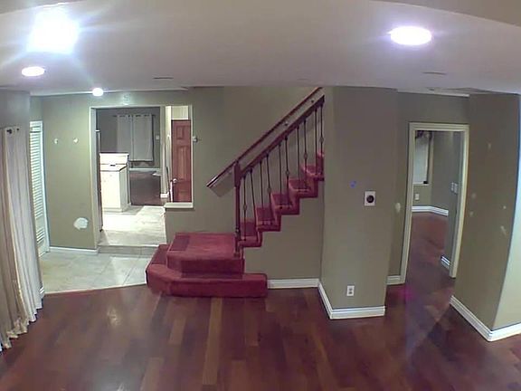 5th image of 610 W Lowell Blvd