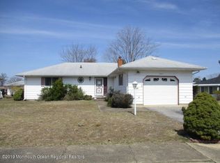 302 Saint Thomas Dr, Toms River, NJ 08757