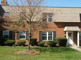 2737 Pease Dr #B213, Rocky River, OH 44116