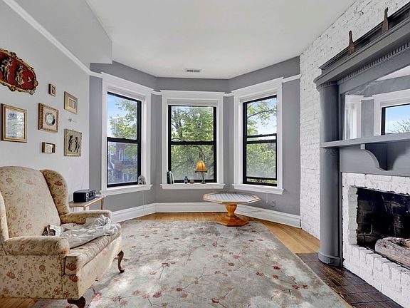 4th image of 3828 N Kenmore Ave #2