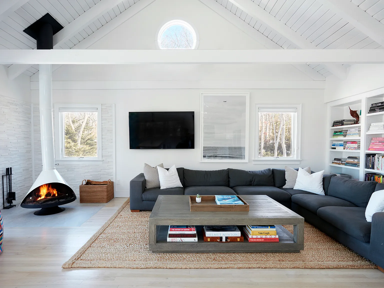 East Hampton Modern With Pool and Water Views — Photo 3