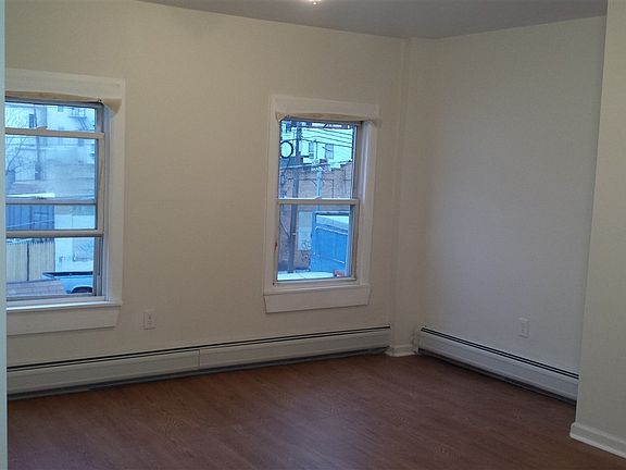 2nd image of 32 Jewett Ave