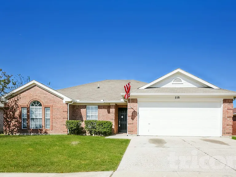 516 Cambridge Dr — Photo 1