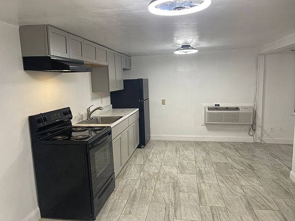 3rd image of 1653 Michigan Ave Unit C