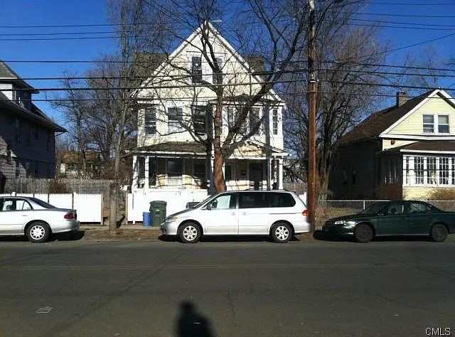 Building Photo 3