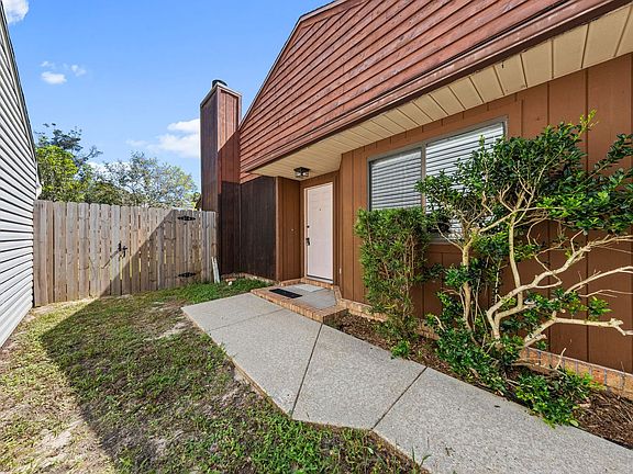 4th image of 1022 Alderwood Way