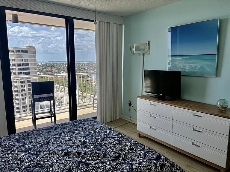 320 Seaview Ct #1710 — Photo 12