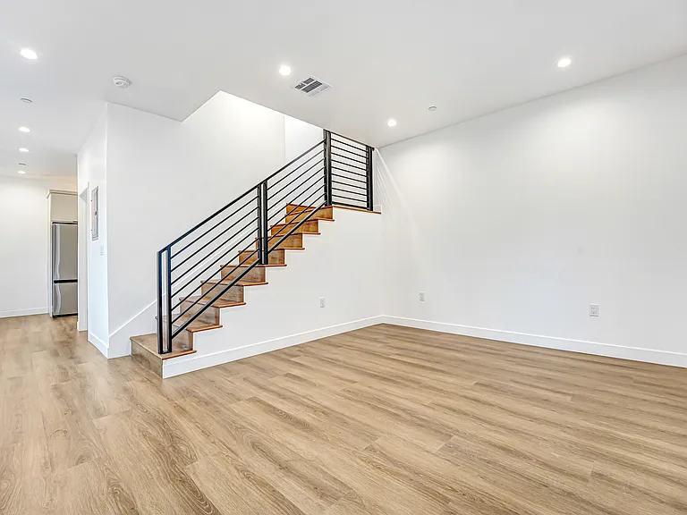 5348 Oakland St — Photo 17