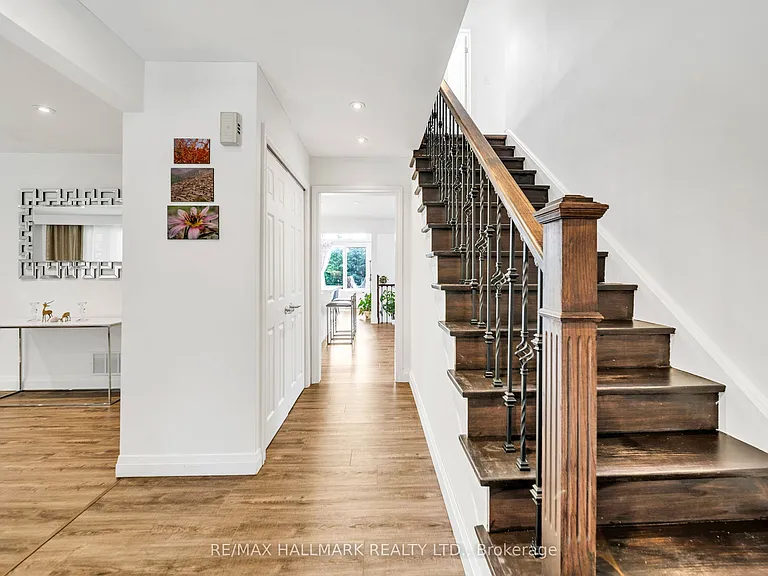 39 Sunnywood Cres — Photo 4