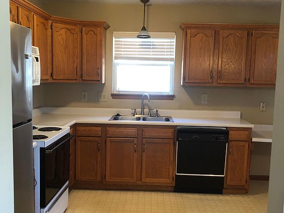 5th image of 340 Cheshire Ln