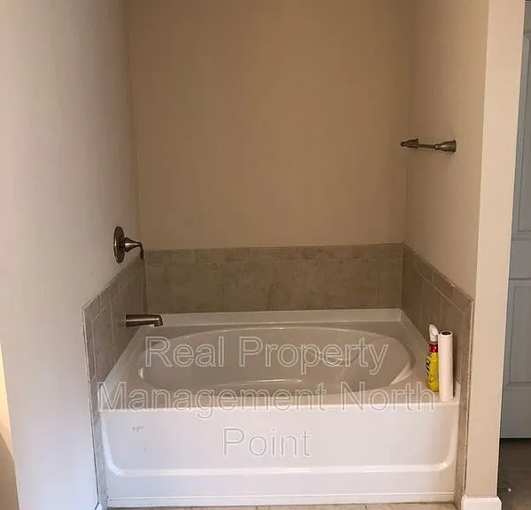 1175 Hampton Oaks Dr — Photo 16