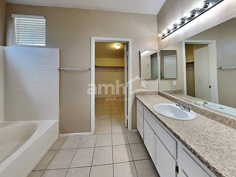 7400 Fencerow St — Photo 12