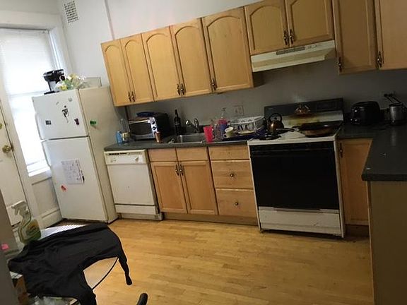 3rd image of 2537 N Sheffield Ave #301