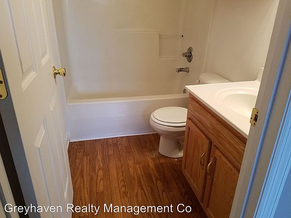 5th image of 305 Valley View Ave APT 04