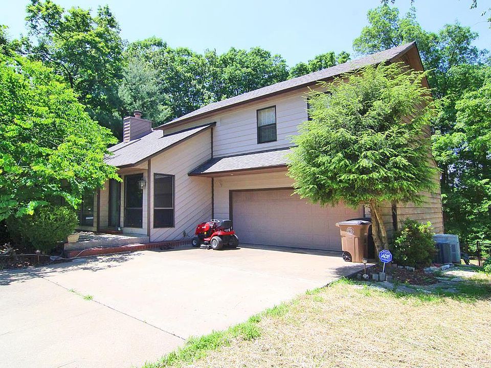1st image of 211 E Lake Dr