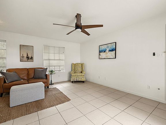 5th image of 1700 Houston St Unit 203