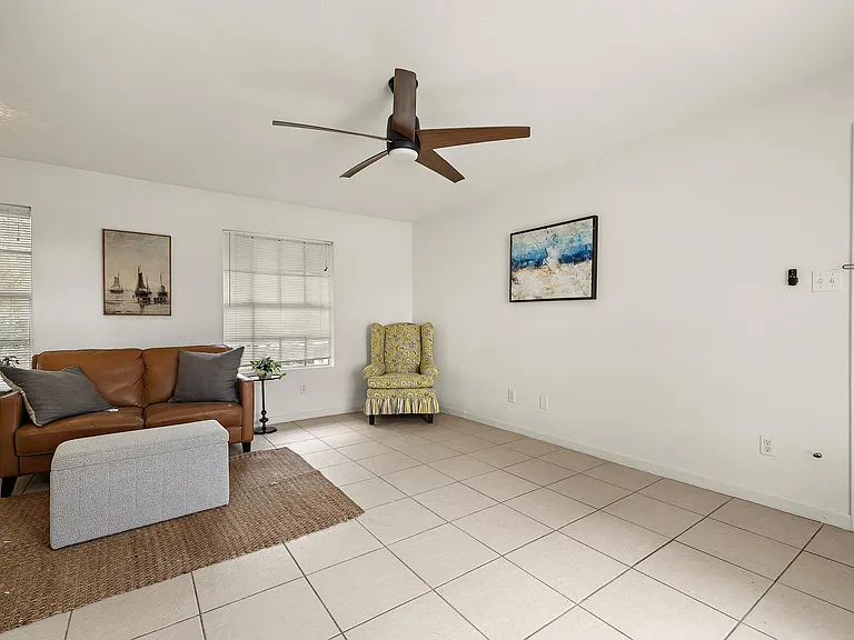 1700 Houston St #203 — Photo 5