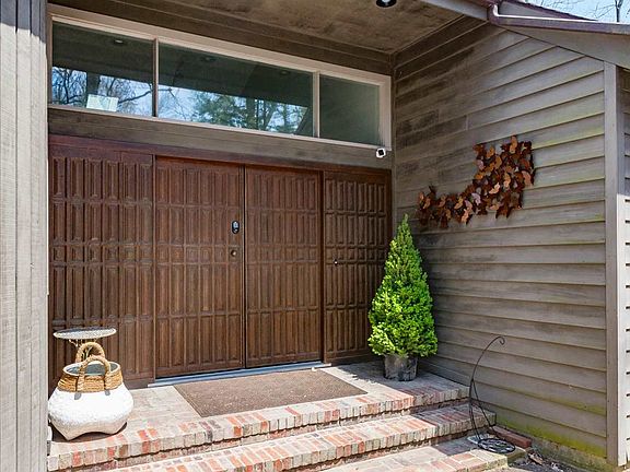 3rd image of 2625 E Spicewood Ct