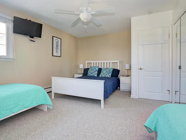 29 Ocean Dr W — Photo 26