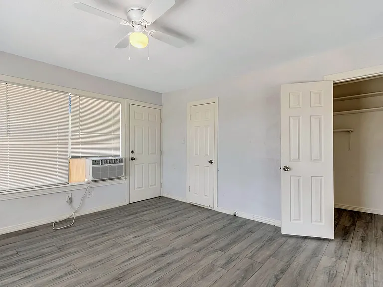 305 N Robinson St — Photo 36