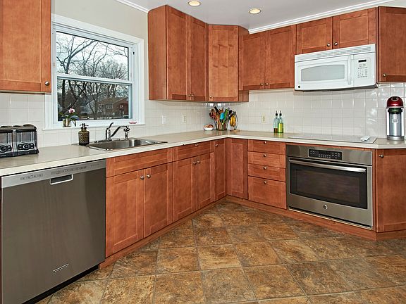 5th image of 39 W Glen Ave