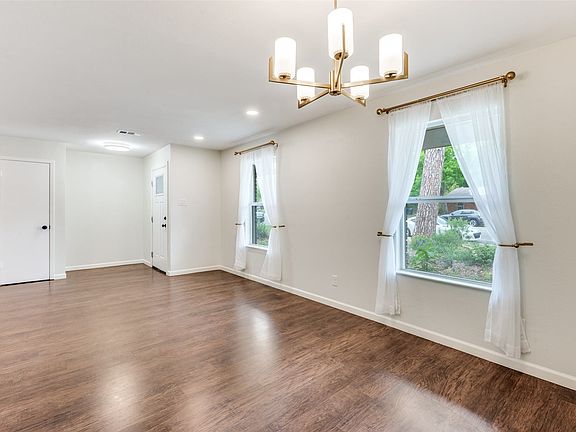 4th image of 1318 E Windsor Dr