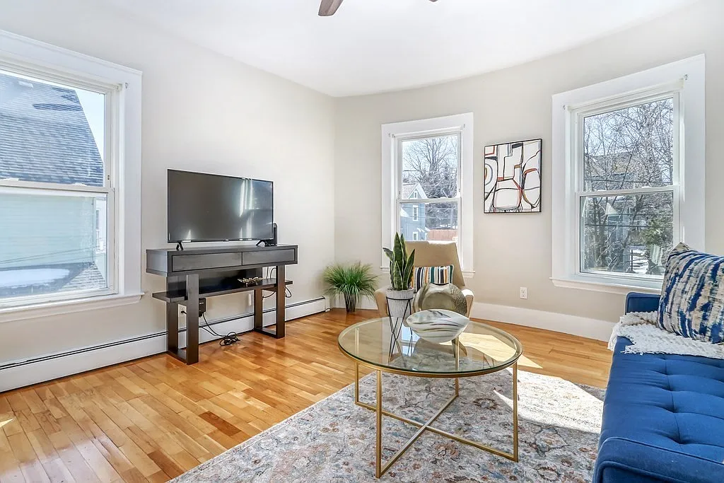 4 bed, 1871 sqft, $3,900 — Photo 4