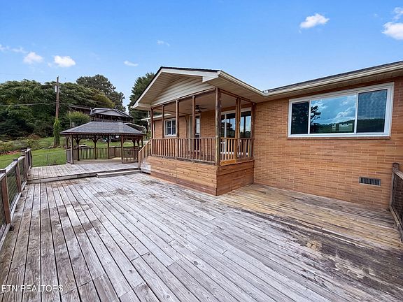 5th image of 302 Sunset Ln