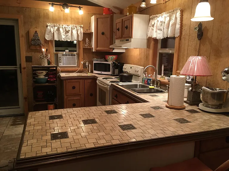 Kitchen with all appliances