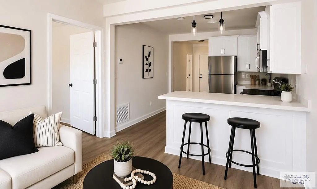 2 bed, 1.0 bath, 612 sqft, $650 — Photo 2