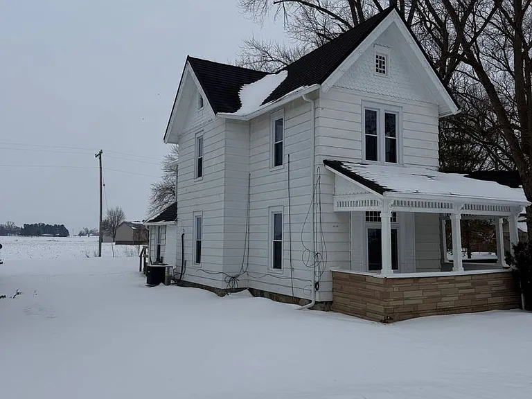 276 E Chicago Blvd — Photo 3