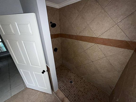 5th image of 321 Brown Dr